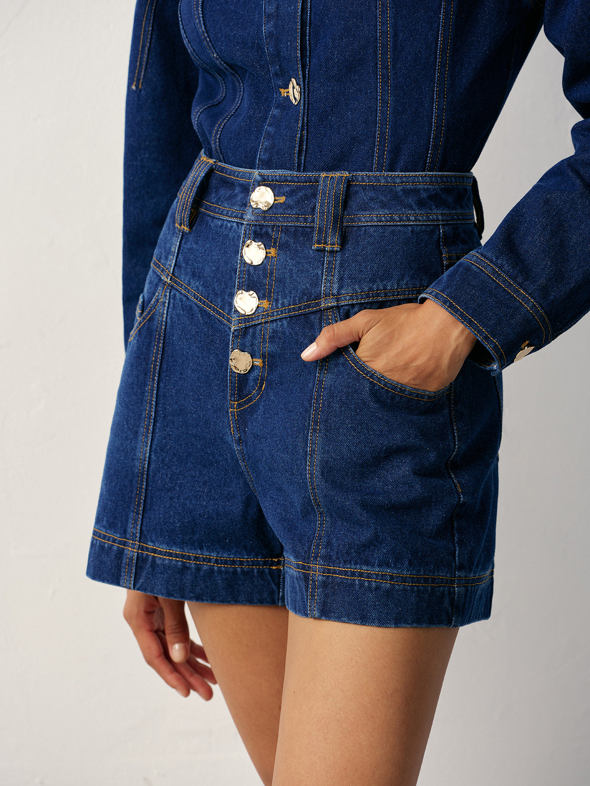 High-Waisted Button-Front Denim Short-Chicvia