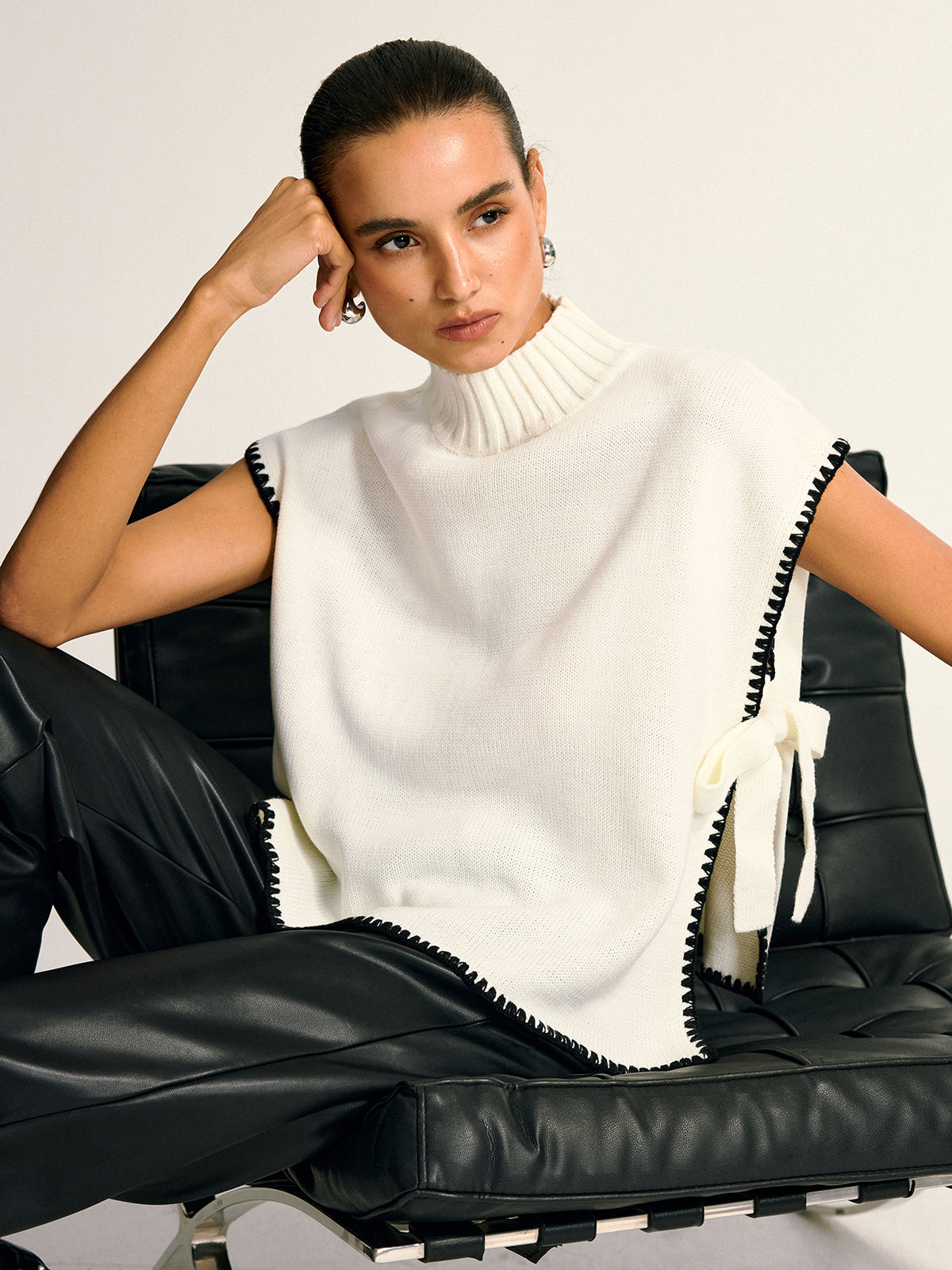 Contrast Trim Side Bow Mock Neck Sweater Vest-Chicvia