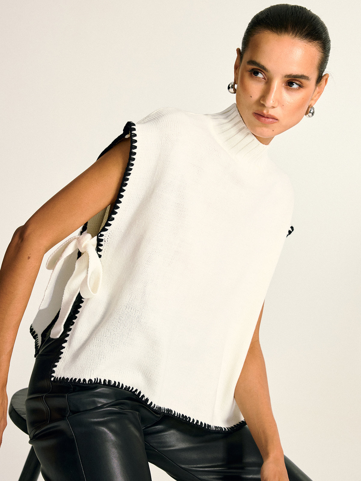 Contrast Trim Side Bow Mock Neck Sweater Vest-Chicvia