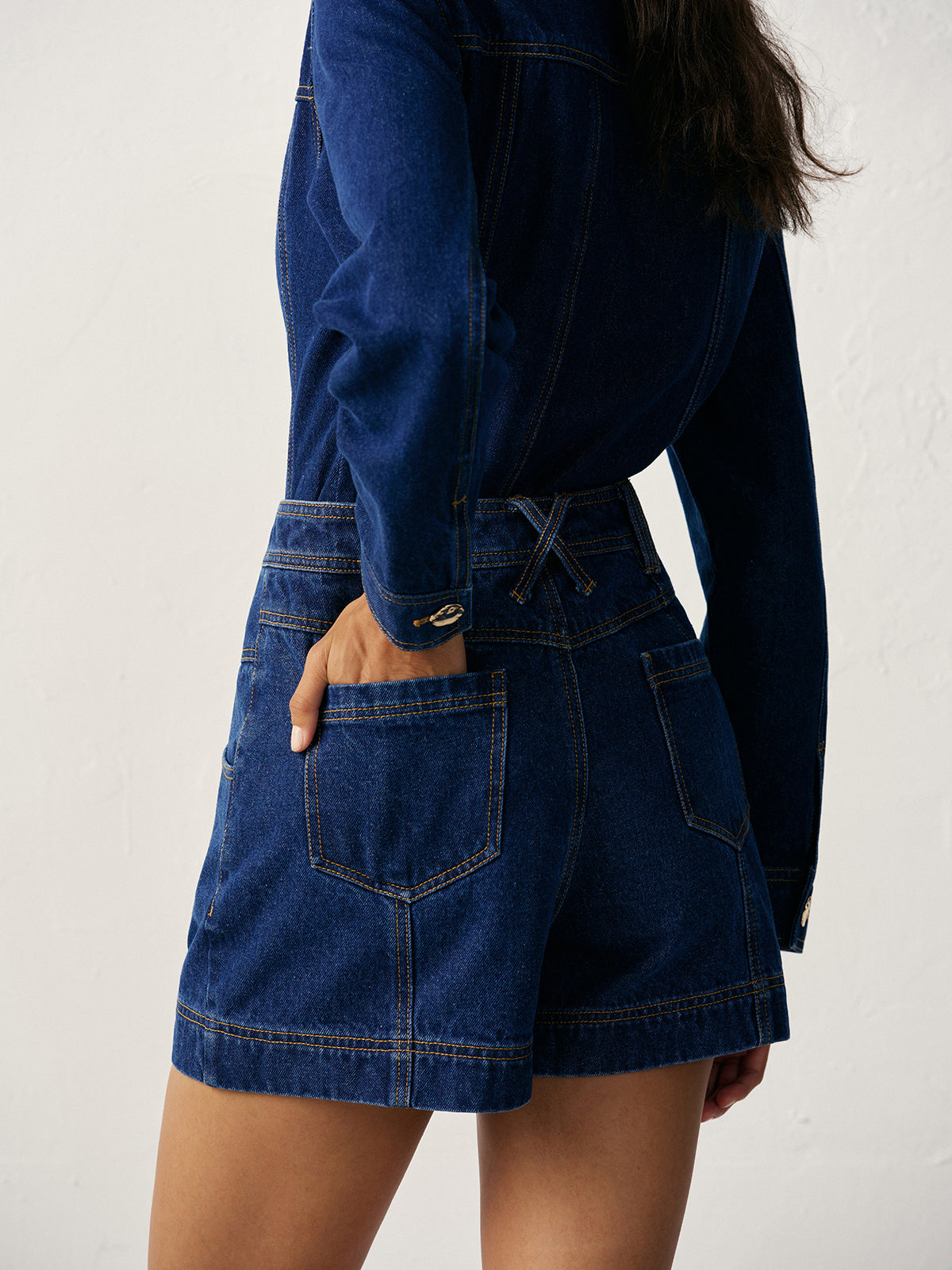 High-Waisted Button-Front Denim Short-Chicvia