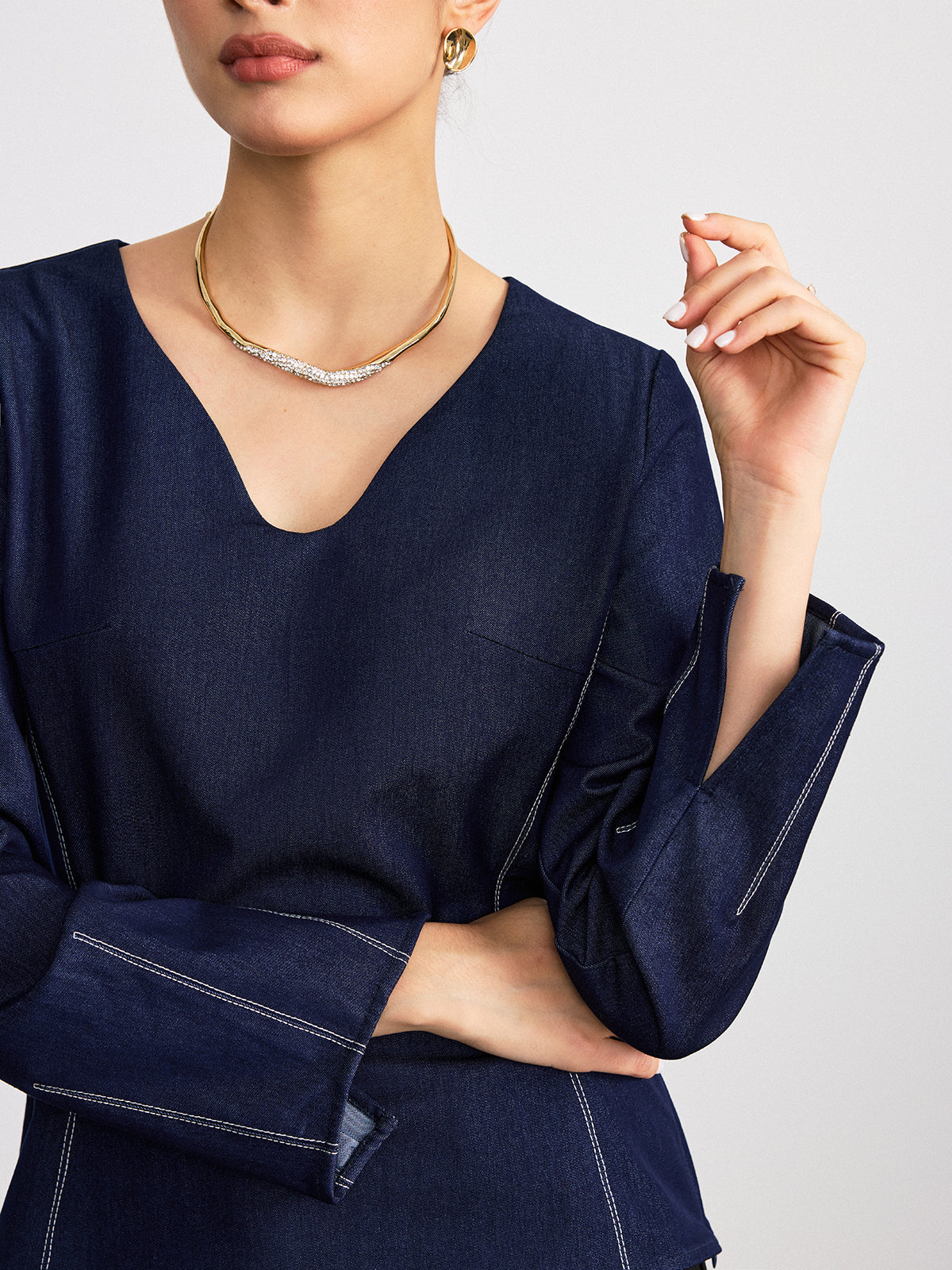 Notch Neck Contrast Stitched Blouse-Chicvia