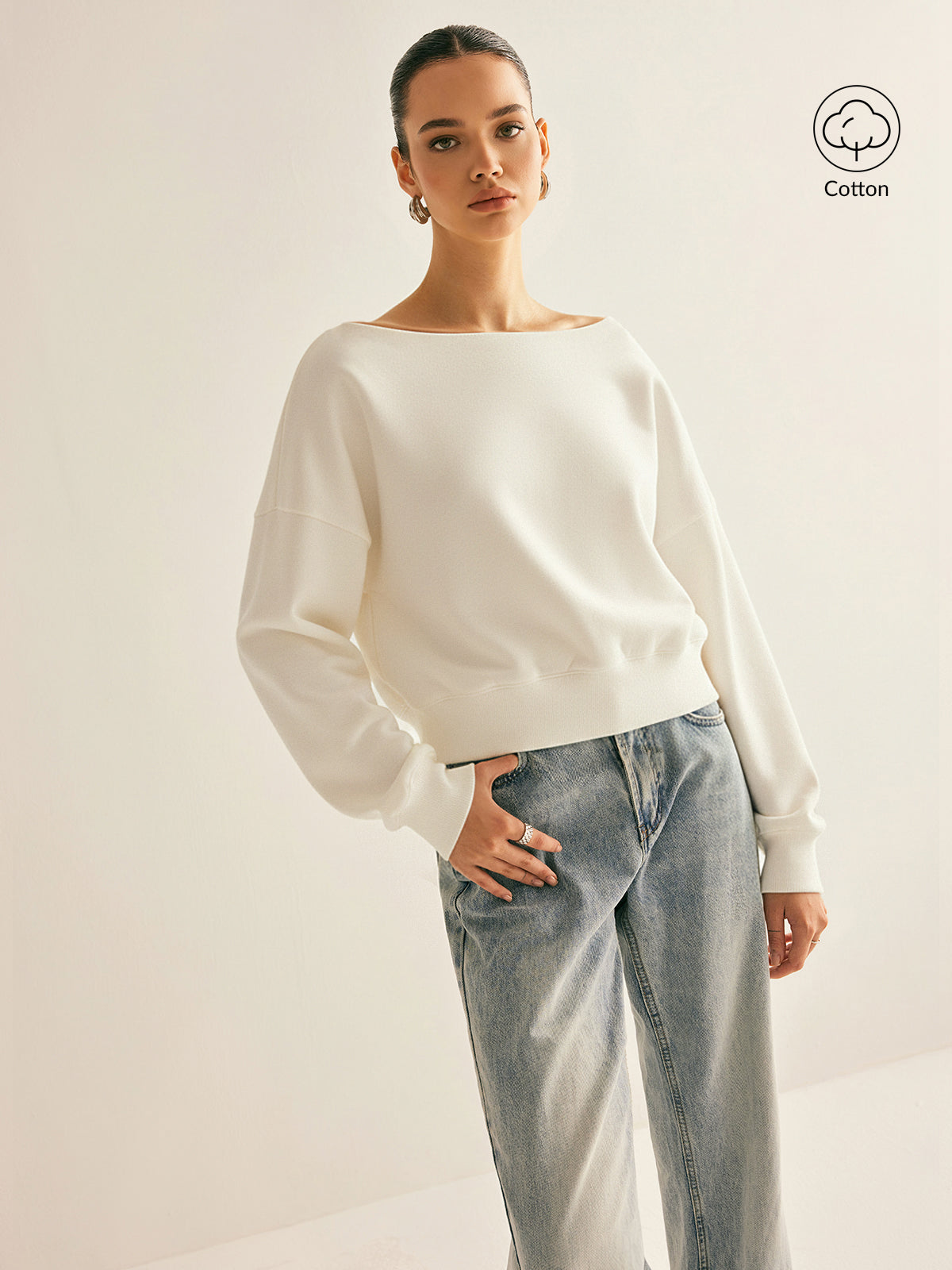 Off-Shoulder Cropped Fleece-Lined Sweatshirt-Chicvia