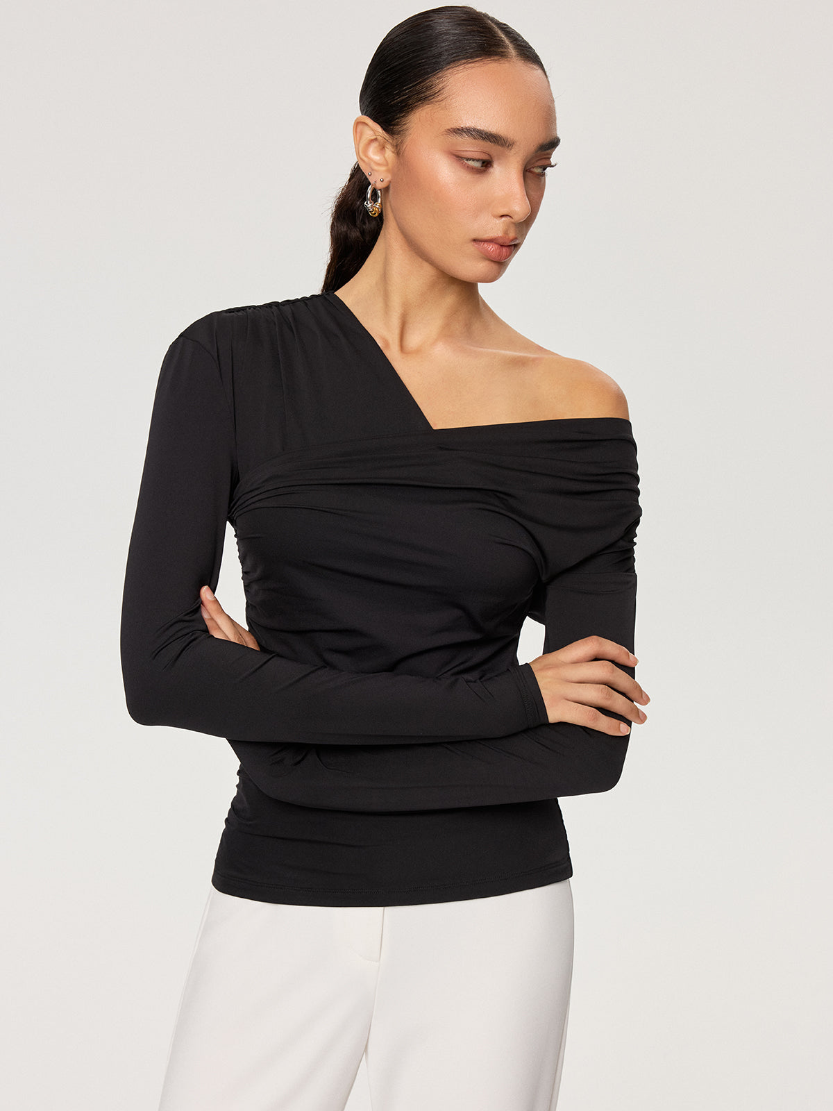 Off-Shoulder Ruched T-Shirt-Chicvia
