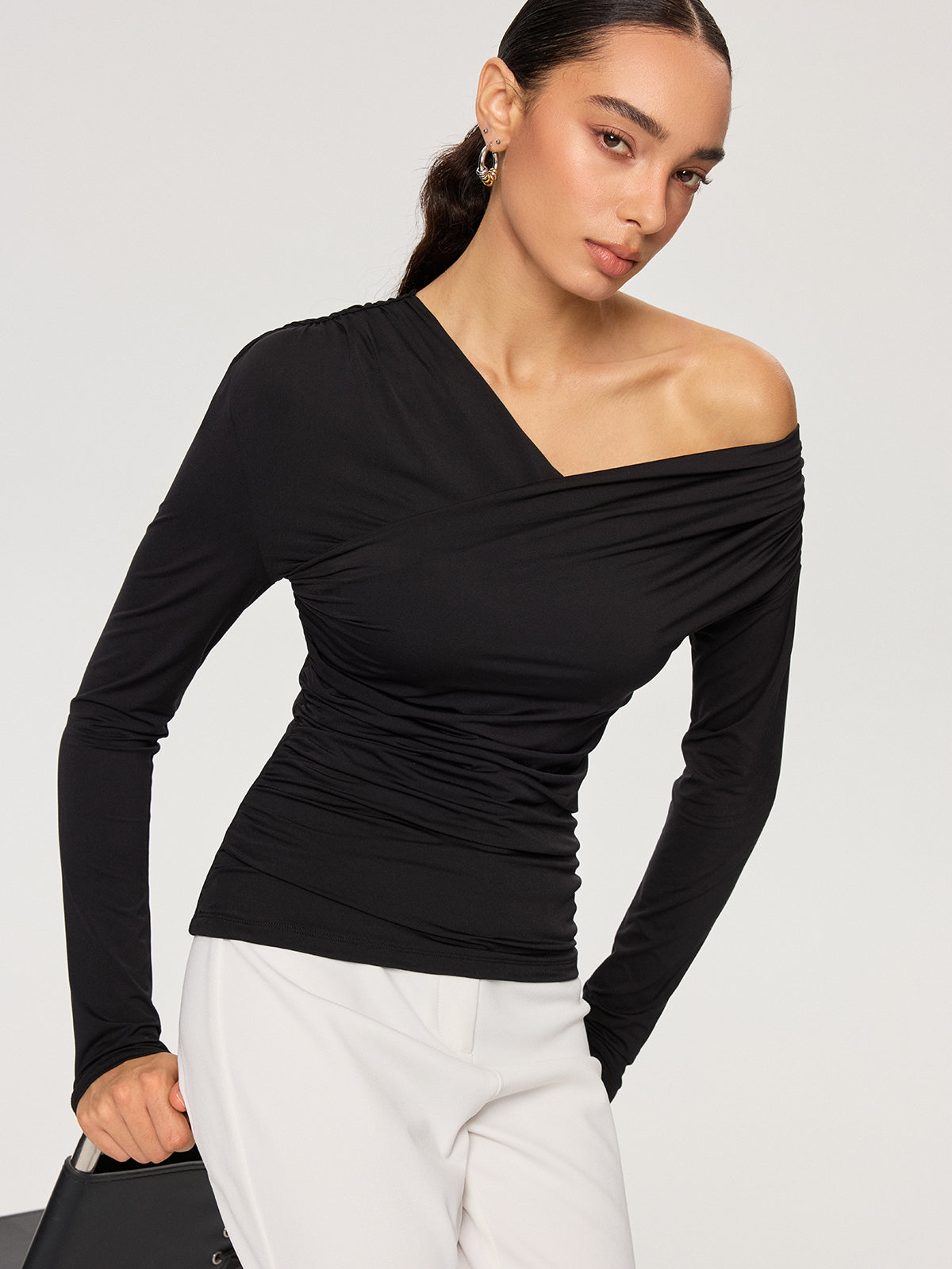Off-Shoulder Ruched T-Shirt-Chicvia