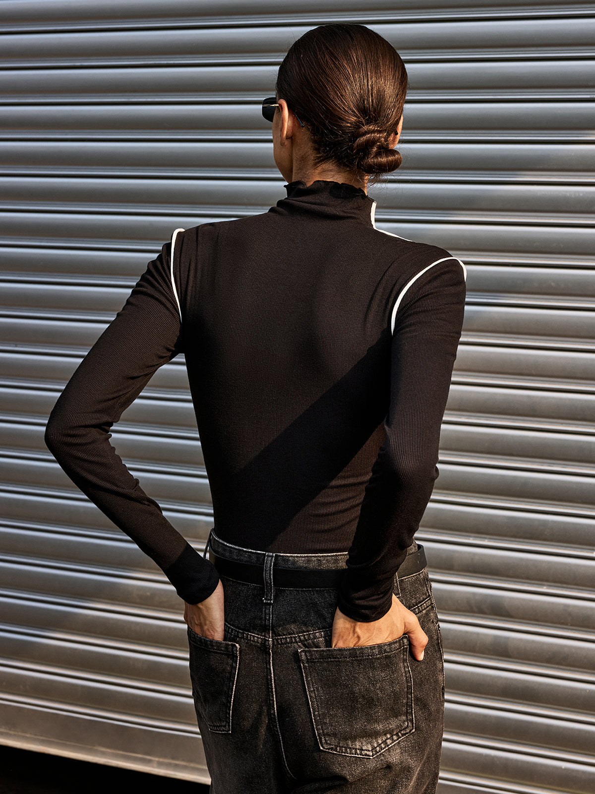 Contrast Asymmetric Piping Mock-Neck T-Shirt-Chicvia