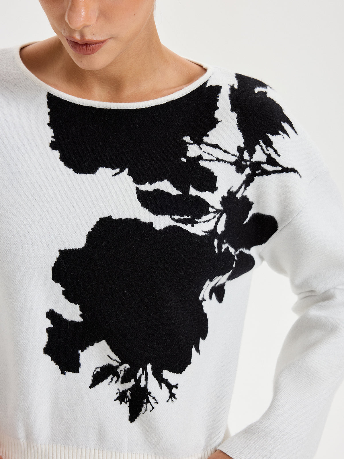 Ink-Wash Painting Pattern Round Neck Knit Top-Chicvia