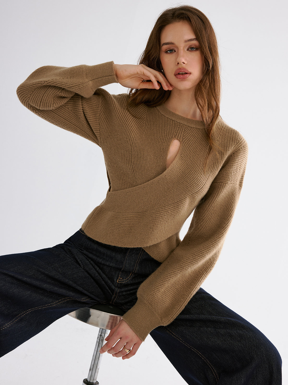 Cut-out Asymmetrical-Hem Sweater-Chicvia