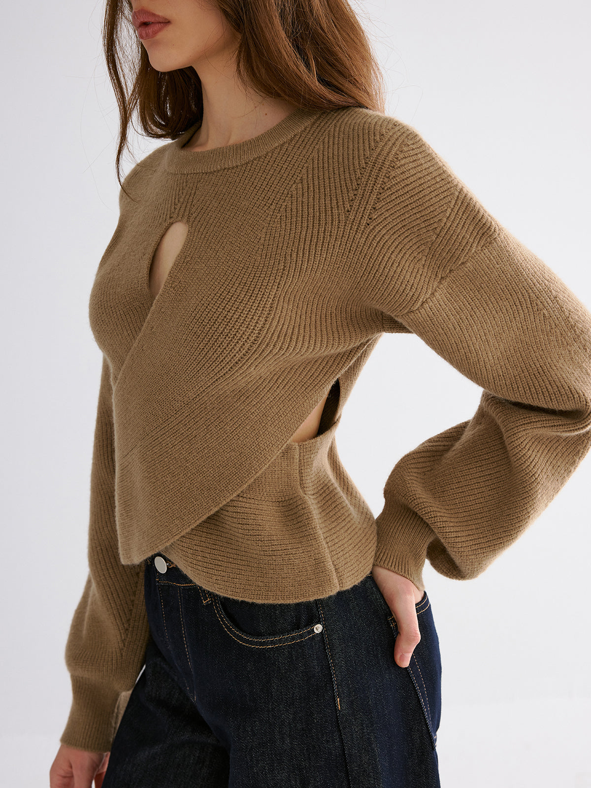 Cut-out Asymmetrical-Hem Sweater-Chicvia
