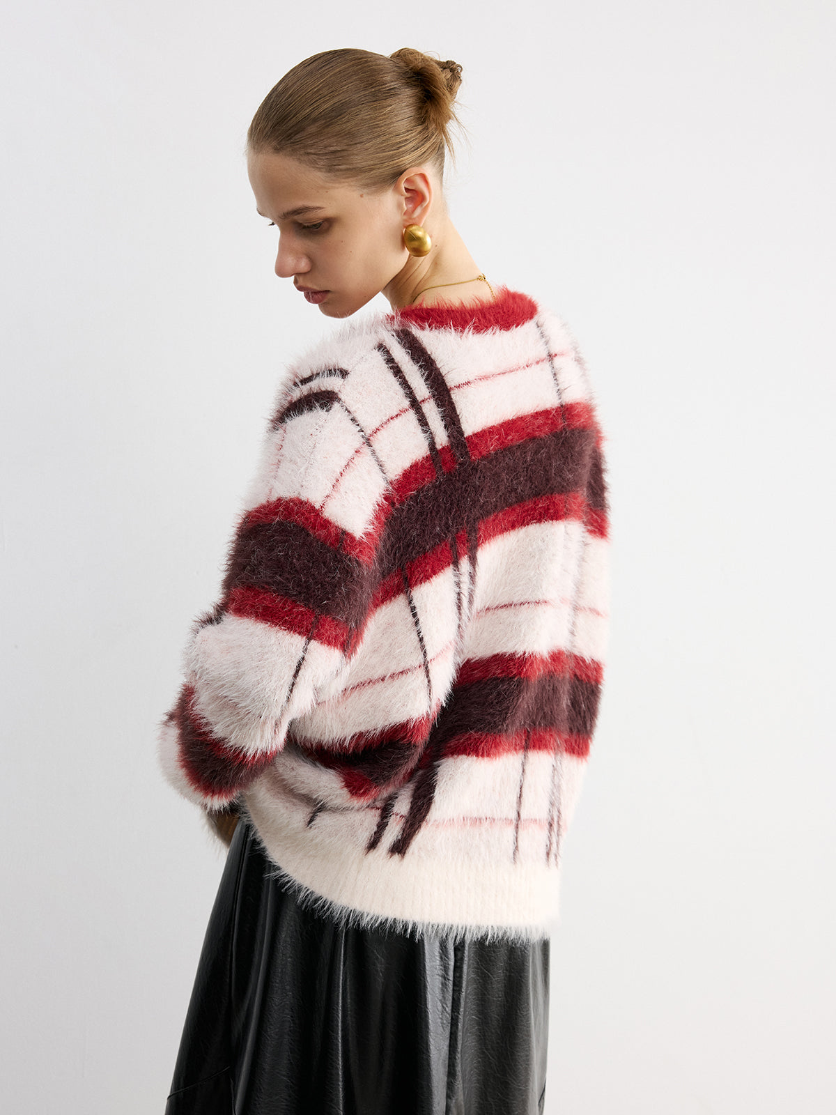 Knit Fluffy Checkered Cardigan-Chicvia