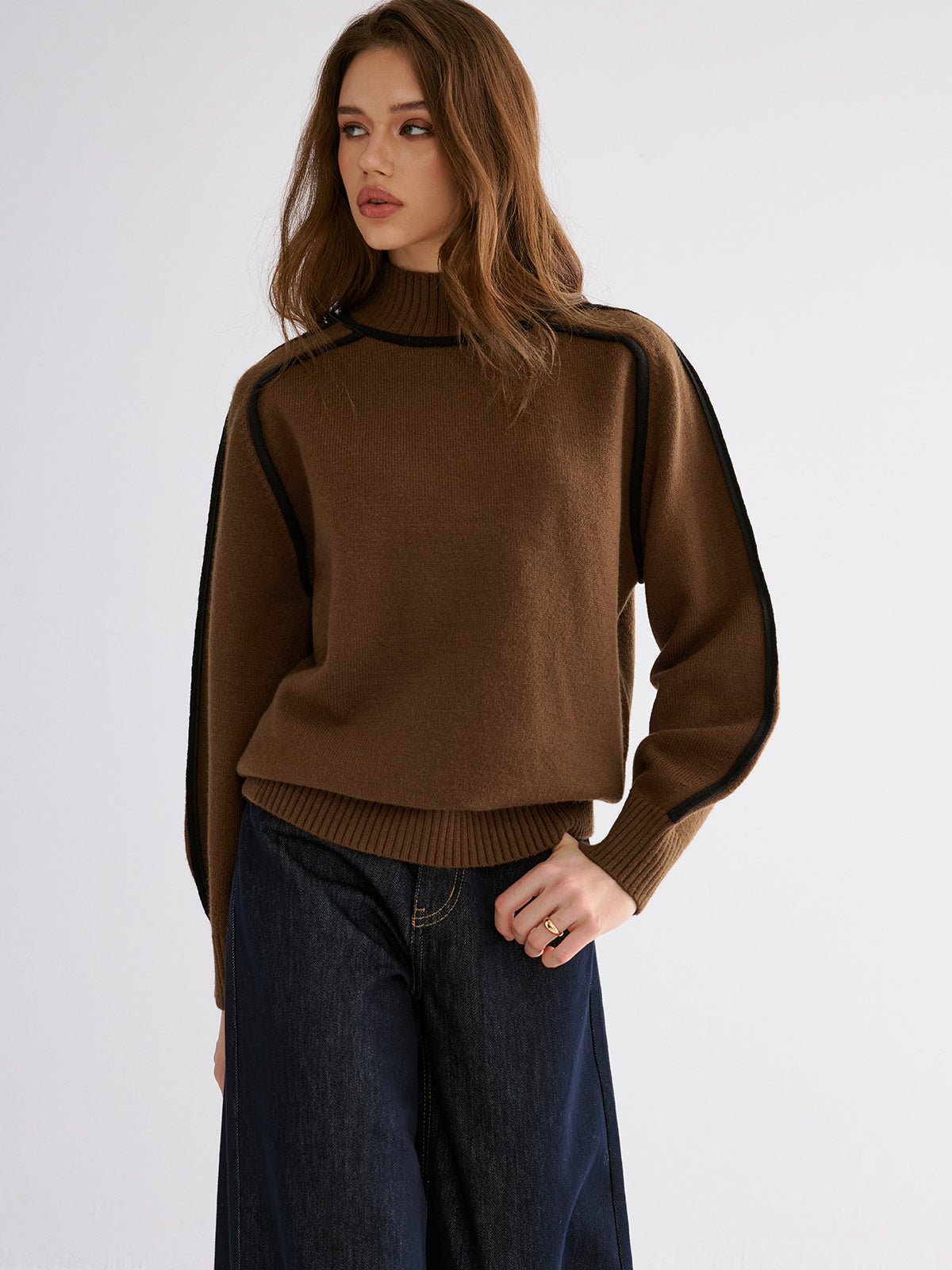 Knit Contrast Binding High Neck Sweater-Chicvia