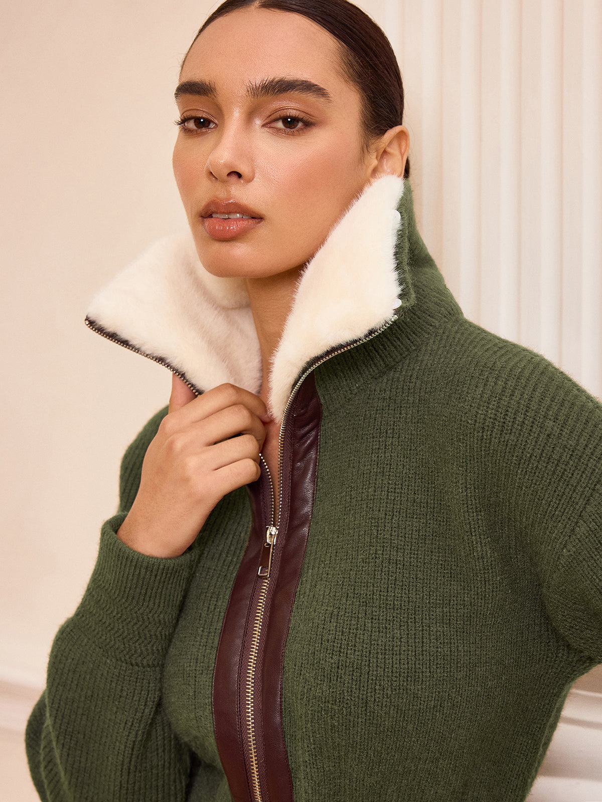 Faux Fur Collar Zip-Front Knit Outerwear-Chicvia