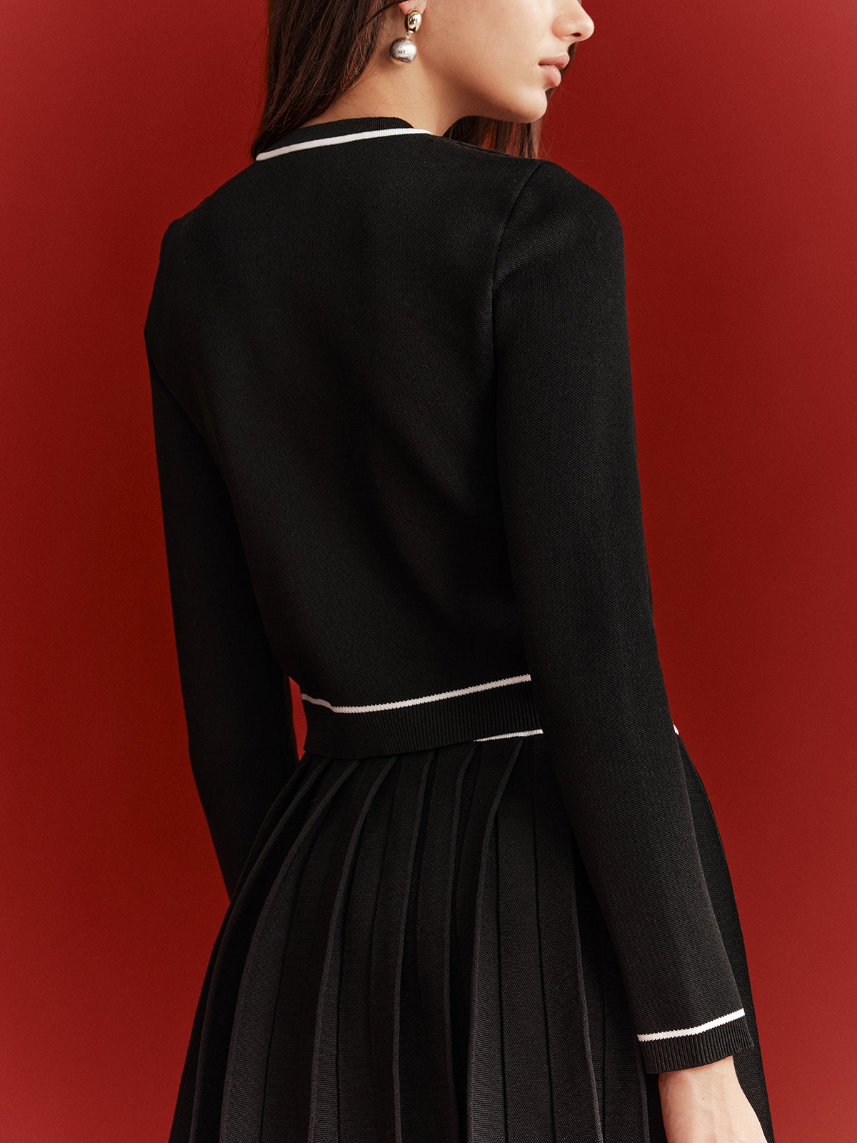 Contrast Trim Cropped Cardigan-Chicvia