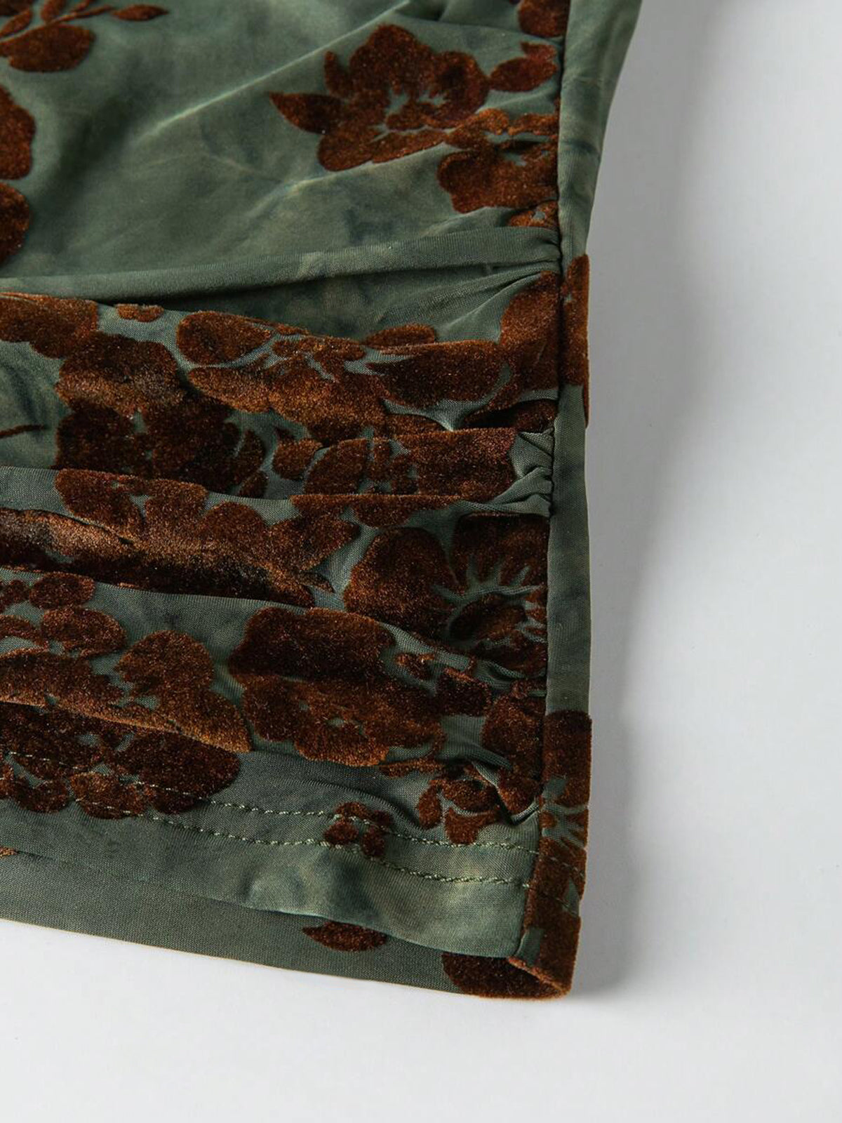 Floral Jacquard Ruched Sleeveless Top-Chicvia