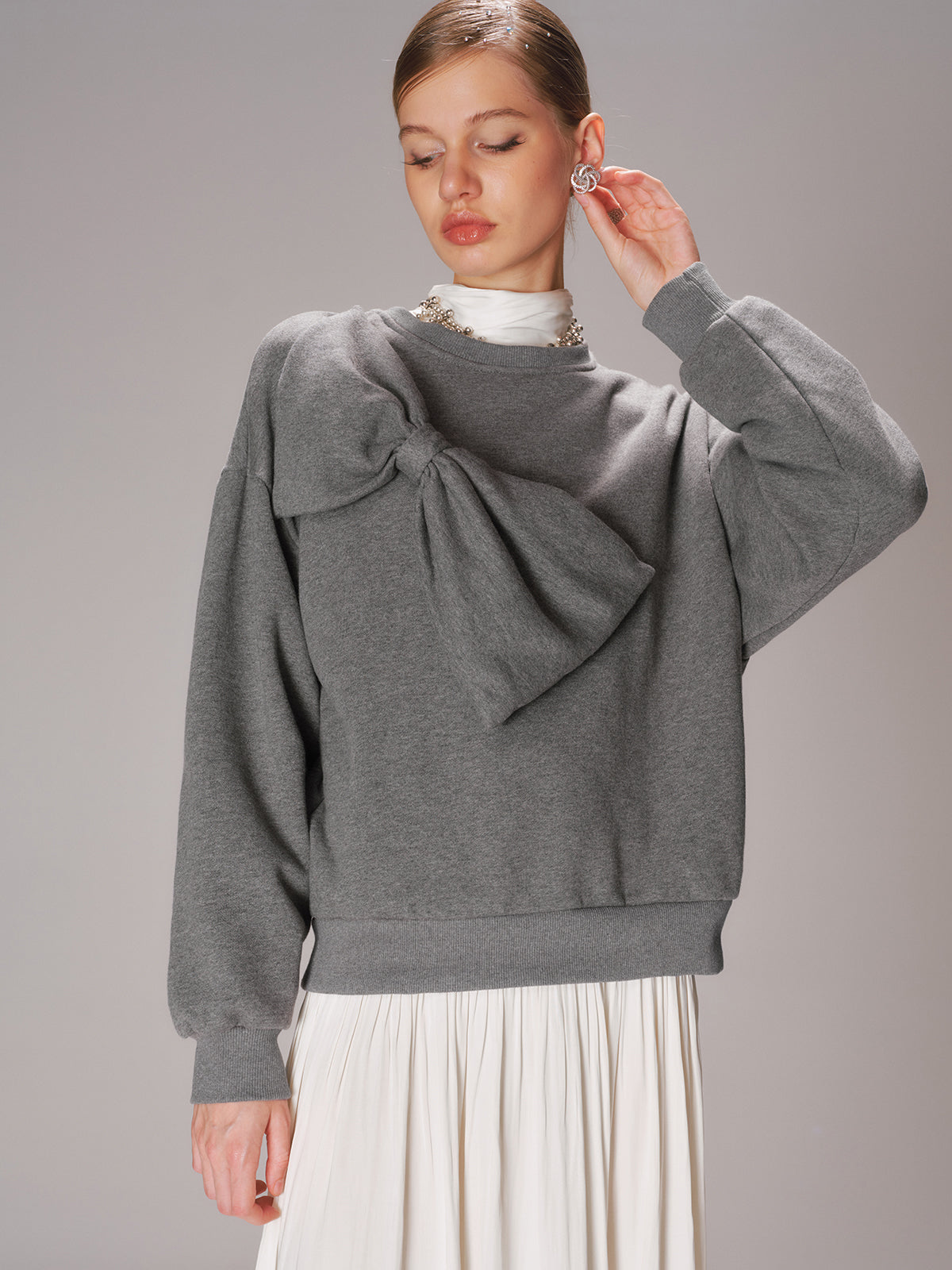 Oversized Bow Detail Crew Neck Sweatshirt-Chicvia