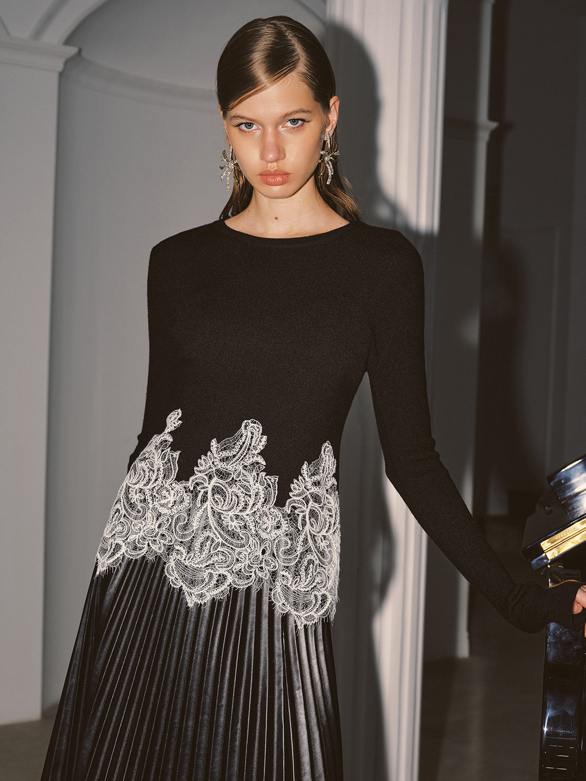 Contrast Lace Hem Knit Top-Chicvia