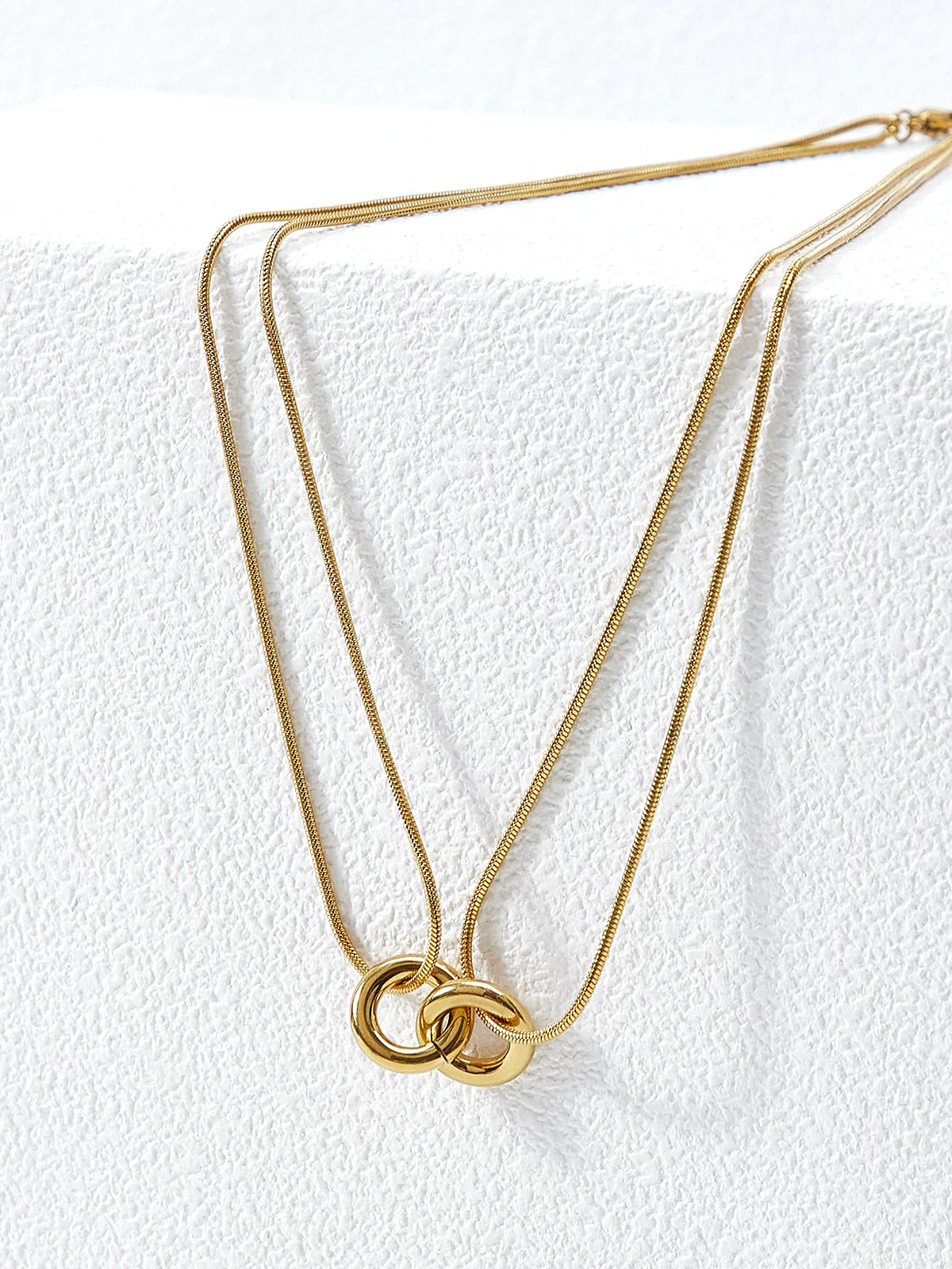 Interlocking Circle Layered Gold Necklace-Chicvia