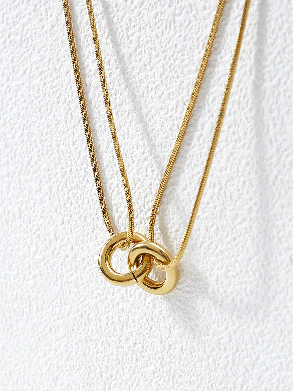Interlocking Circle Layered Gold Necklace-Chicvia
