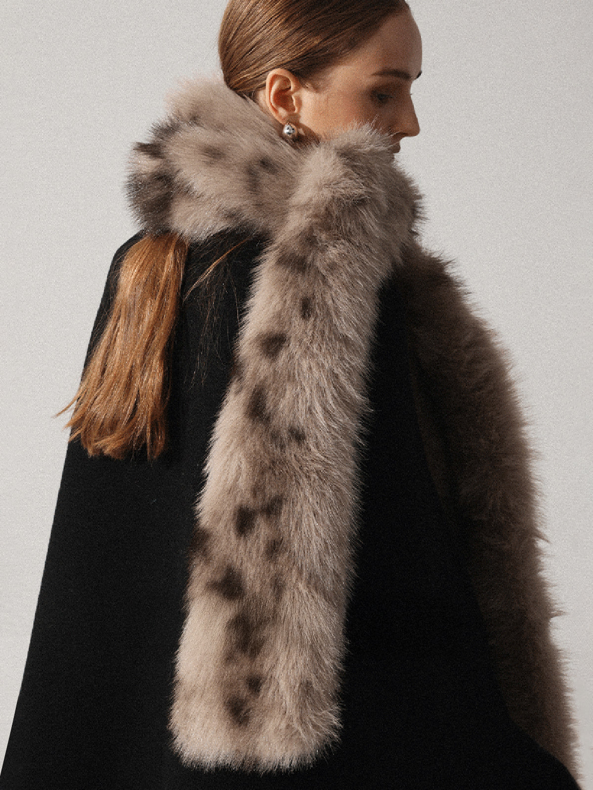 Leopard-Print Faux Fur Scarf-Chicvia