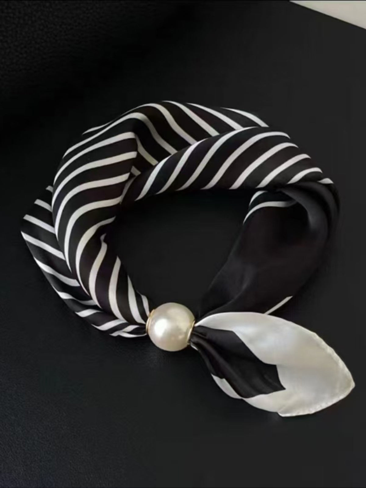 Pearl Magnetic Closure Striped Neck Scarf-Chicvia