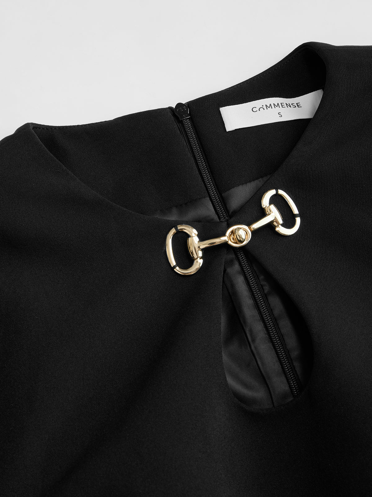 Metal-Buckle Cutout Contrast-Pleat Dress-Chicvia