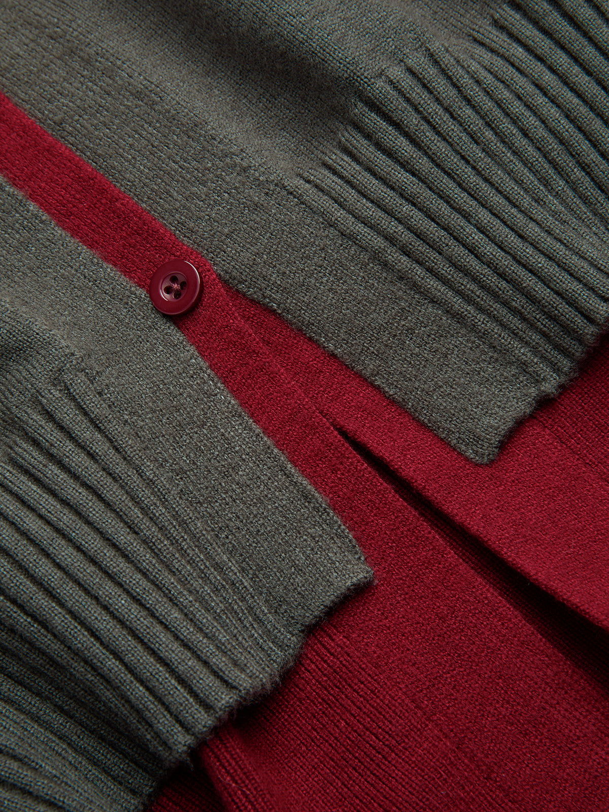 Color-Block V-Neck Sweater-Chicvia