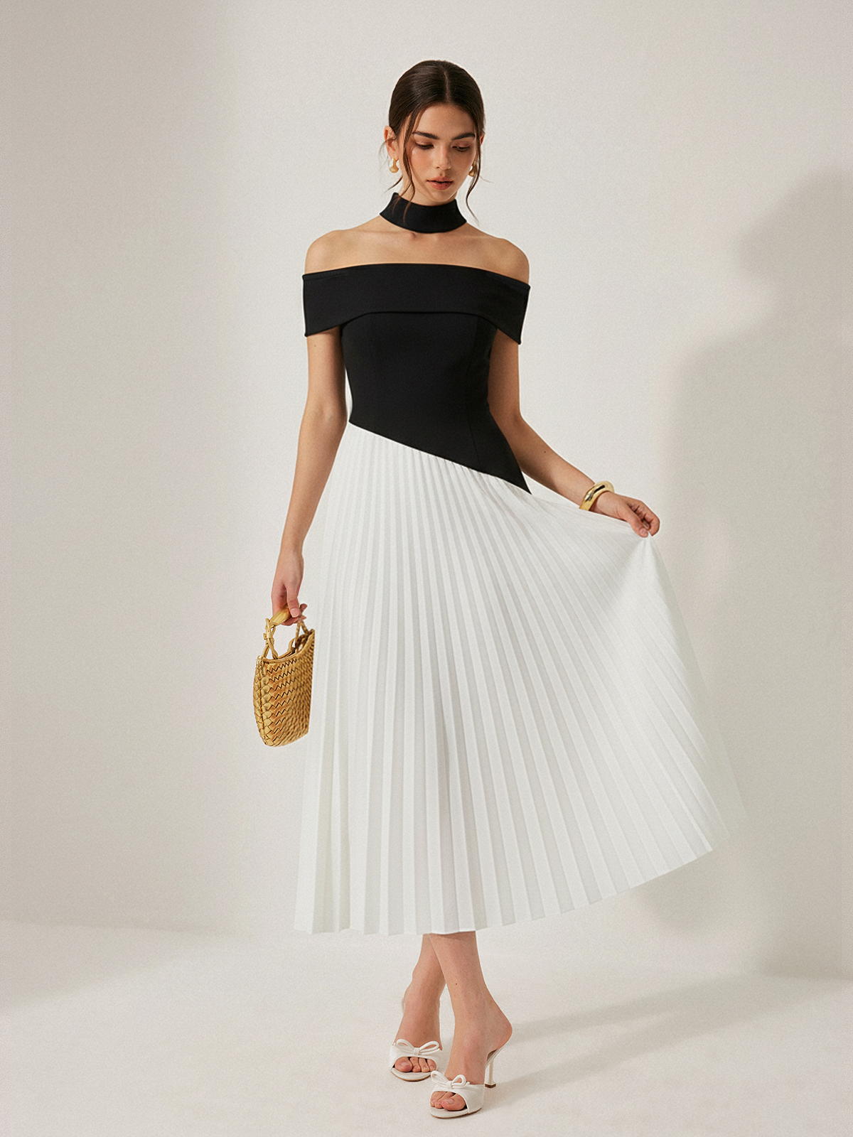 Color-Block Off-Shoulder Pleated Maxi Dress-Chicvia