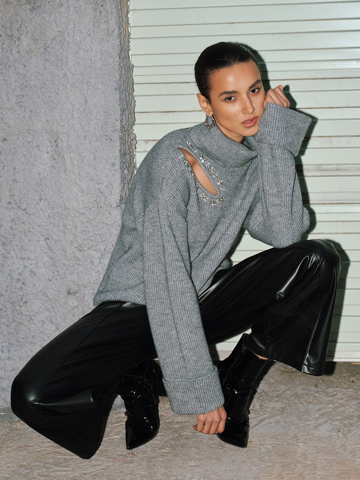 Crystal-Embellished Cut-Out Turtleneck Sweater-Chicvia