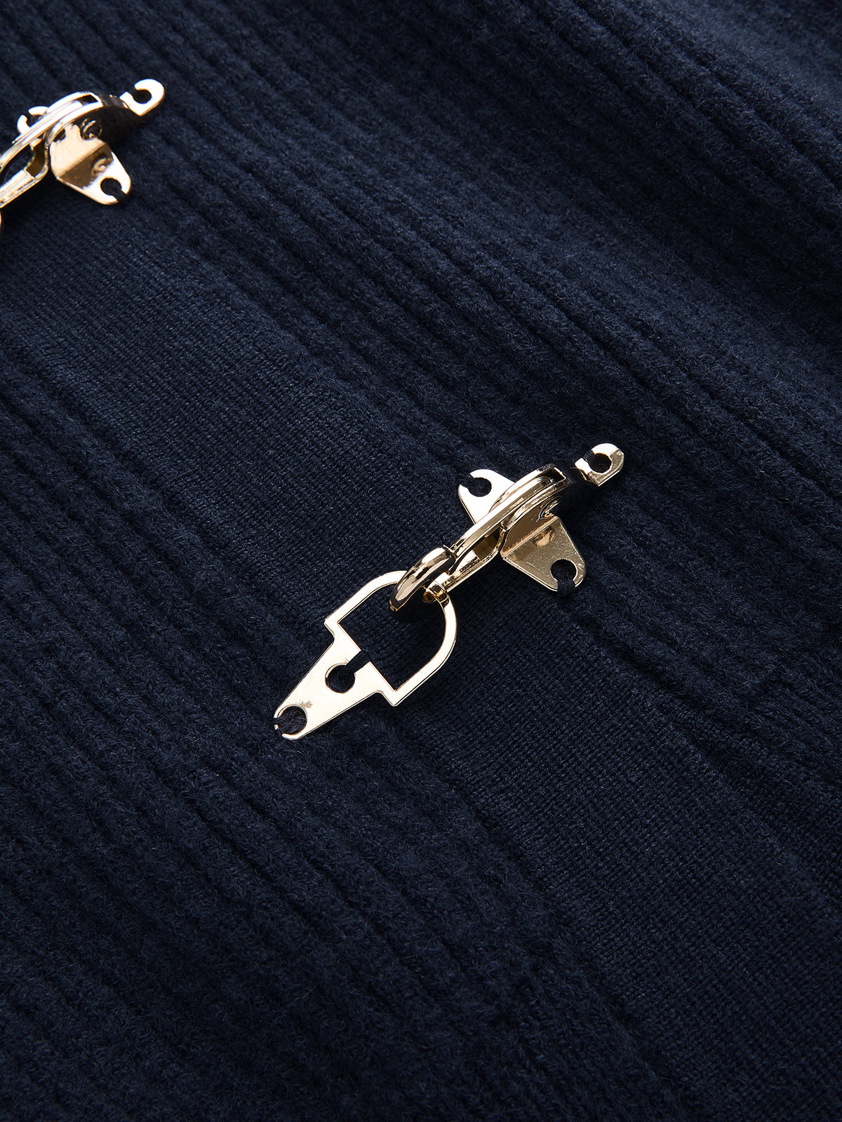 Metal Clasp Contrast Trim Collared Knit Vest-Chicvia