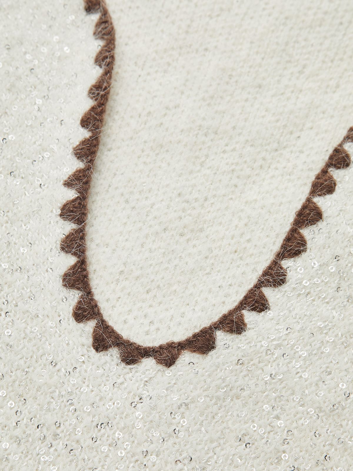 Contrast Scalloped Trim Sleeveless Vest-Chicvia