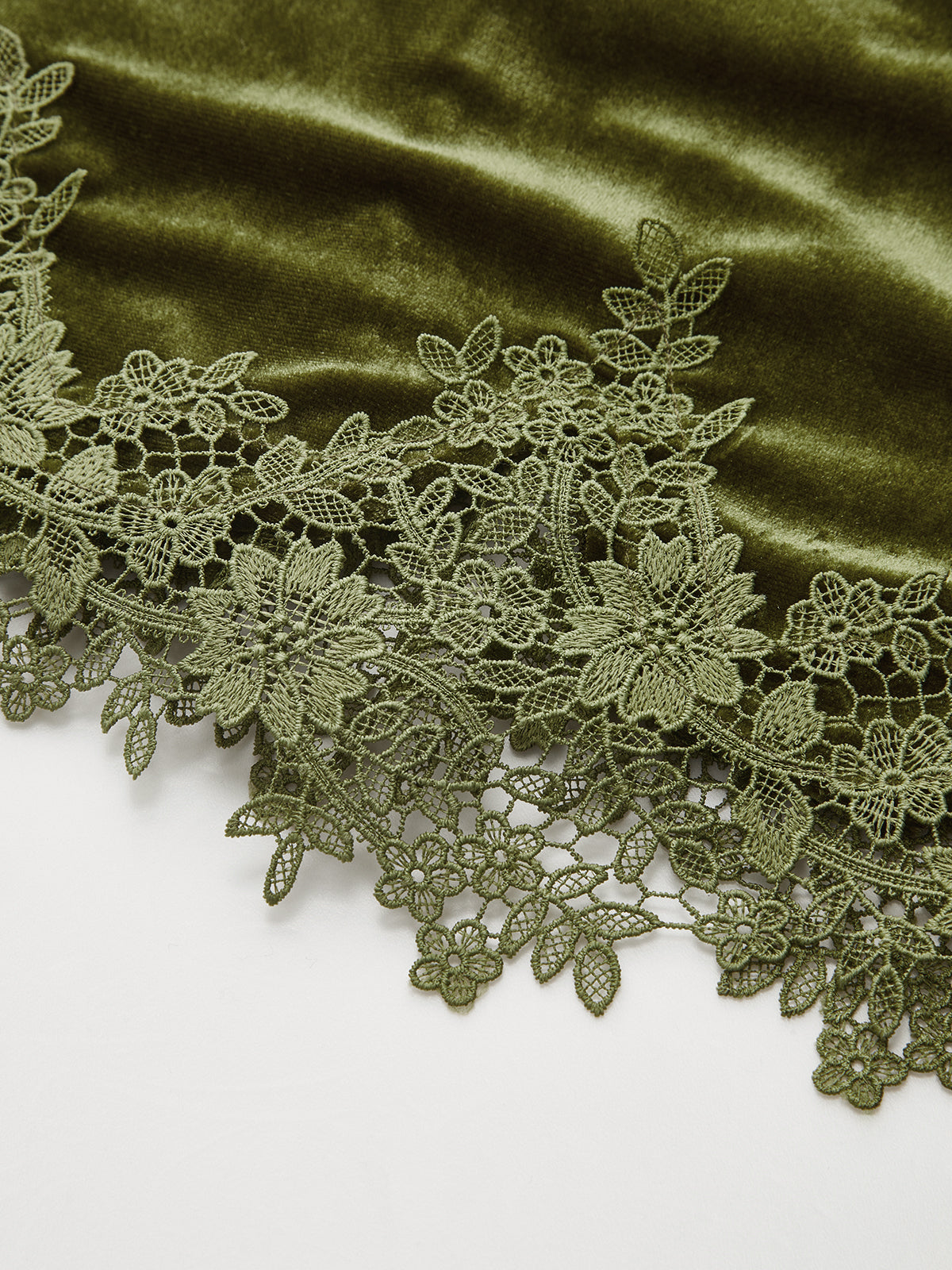 Lace Hem Ruched Velvet Sleeveless Top-Chicvia