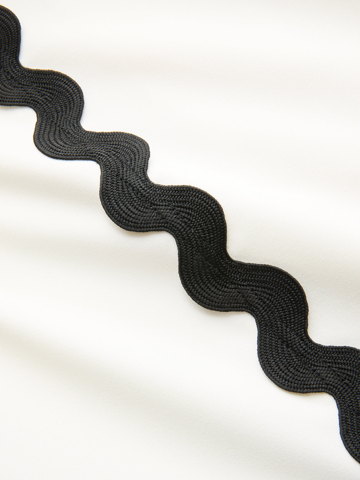 Contrast Scalloped Trim Sleeveless Midi Dress-Chicvia