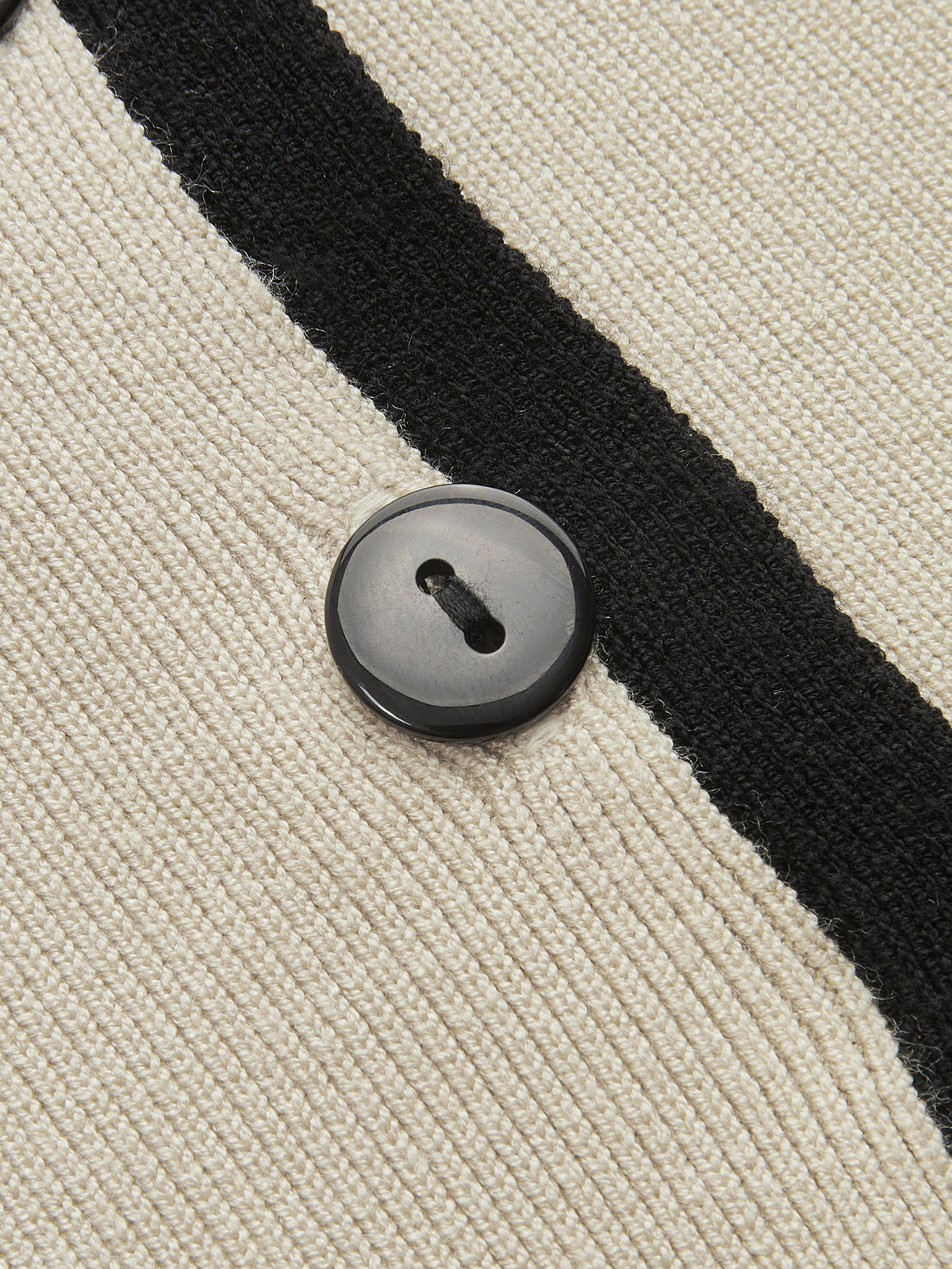 Contrast Trim Sleeveless Knit Top-Chicvia