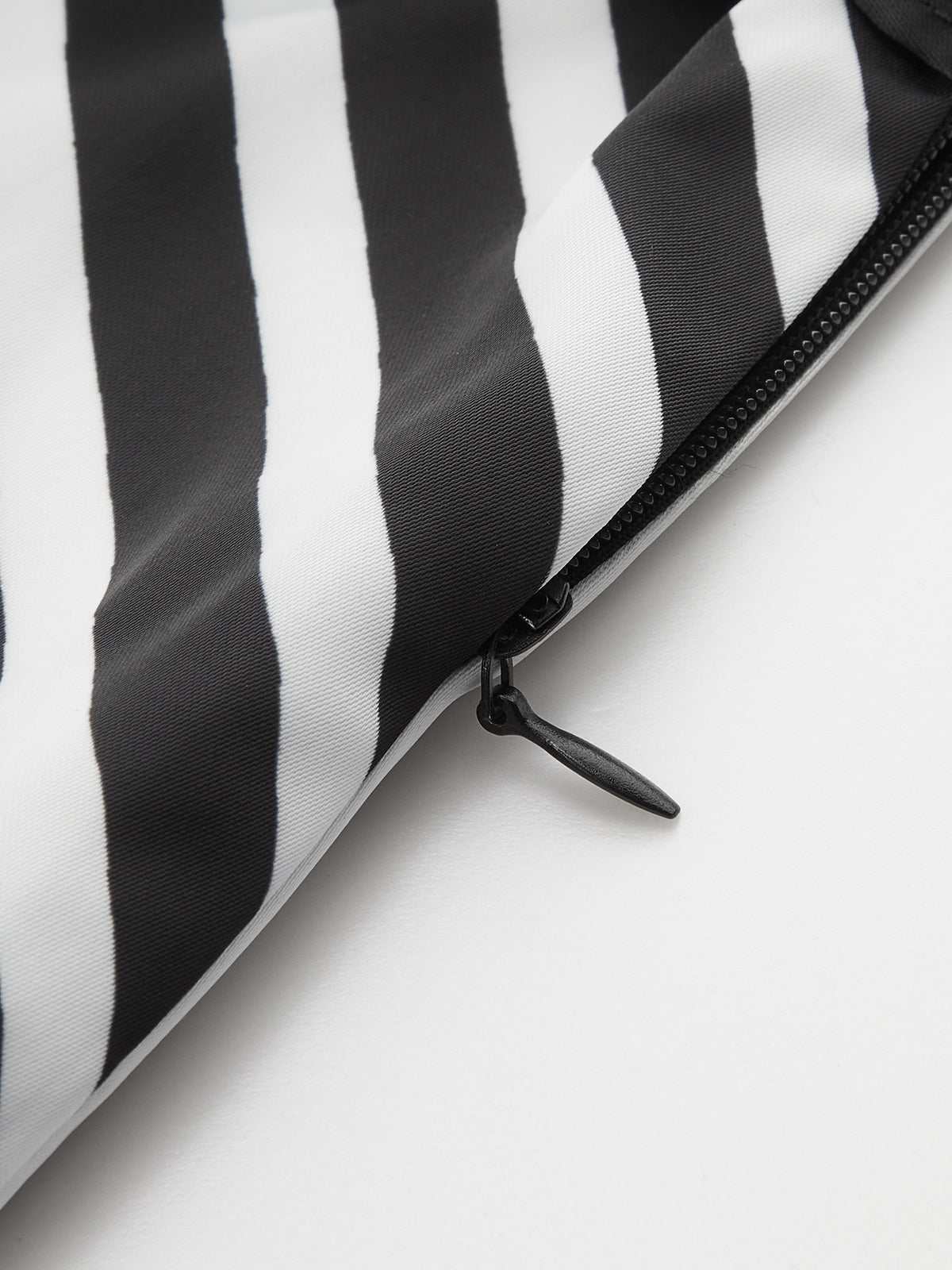 Optical-Illusion Abstract Print Asymmetric Wrap Dress-Chicvia