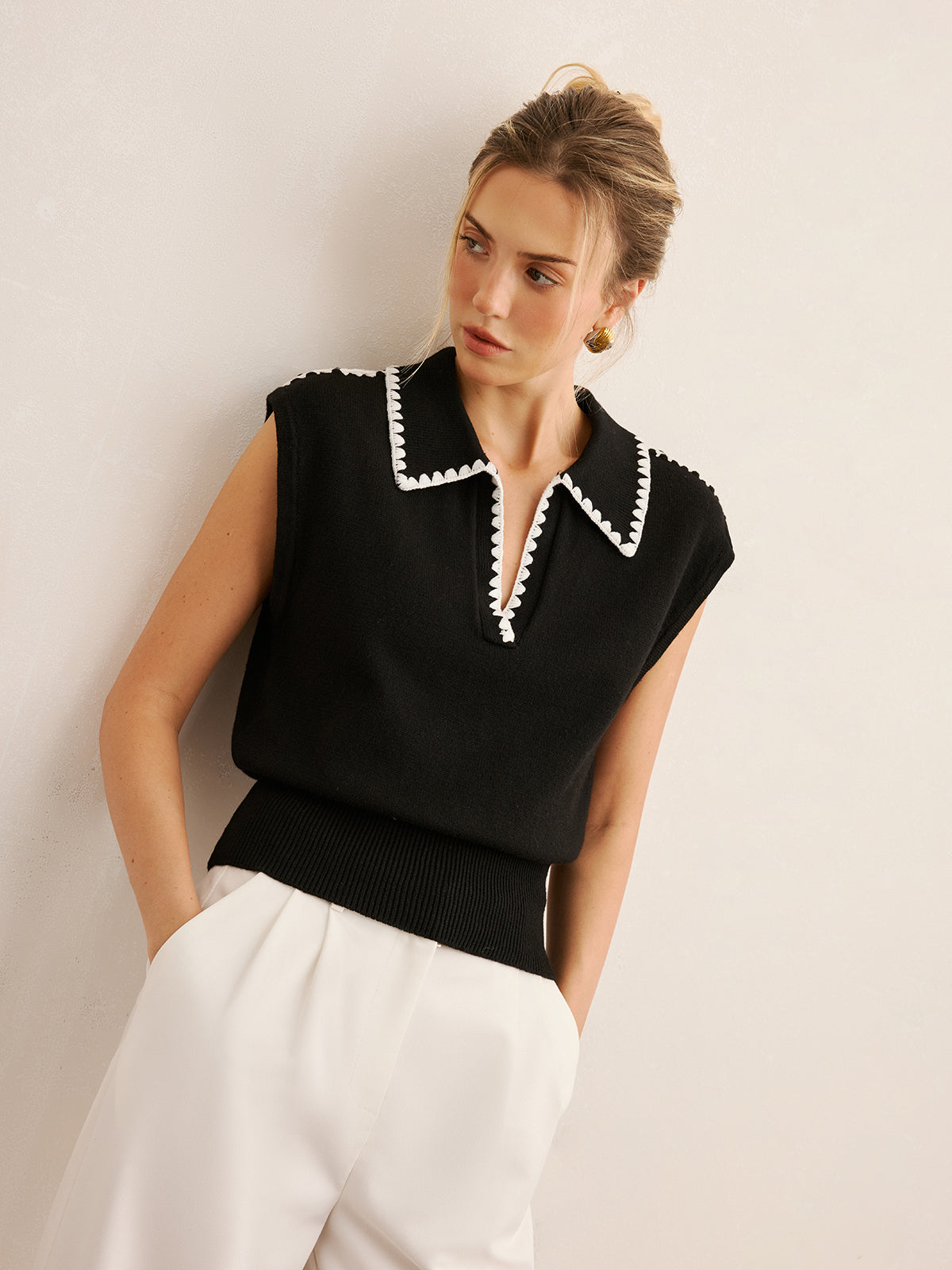 Contrast Trim Sleeveless Knit Polo Vest-Chicvia