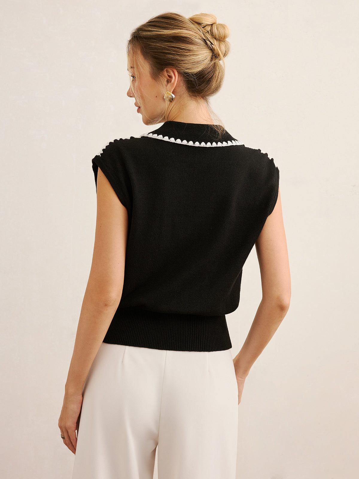 Contrast Trim Sleeveless Knit Polo Vest-Chicvia