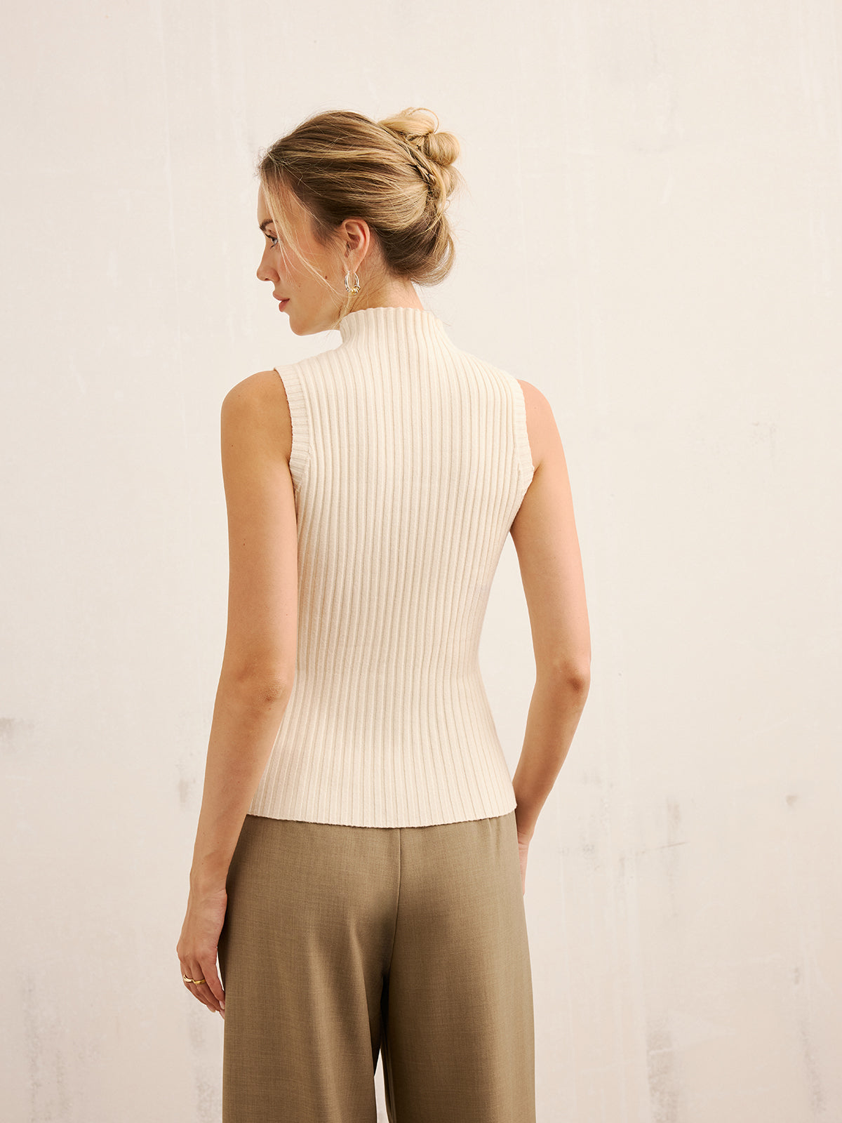 Metal Detail Ribbed Knit Mock Neck Tank Top-Chicvia