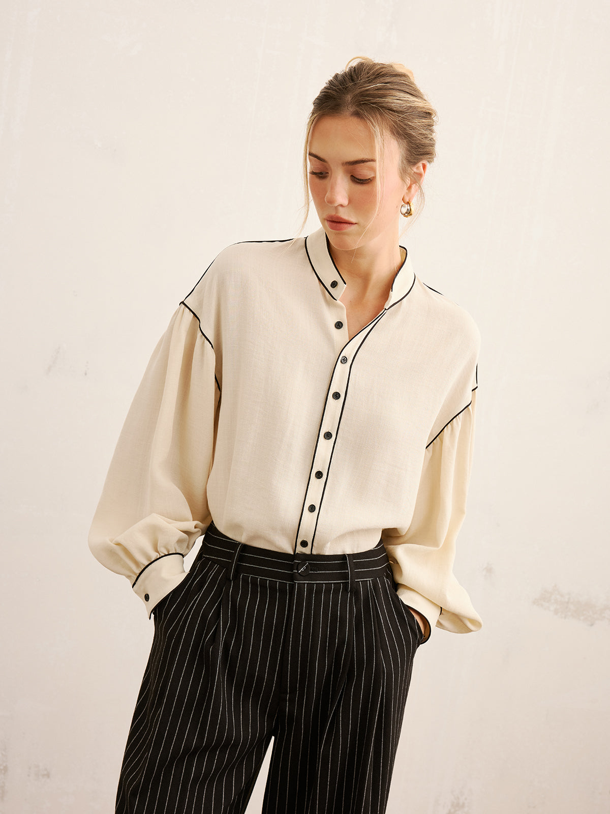 Contrast Piping Mandarin Collar Blouse-Chicvia