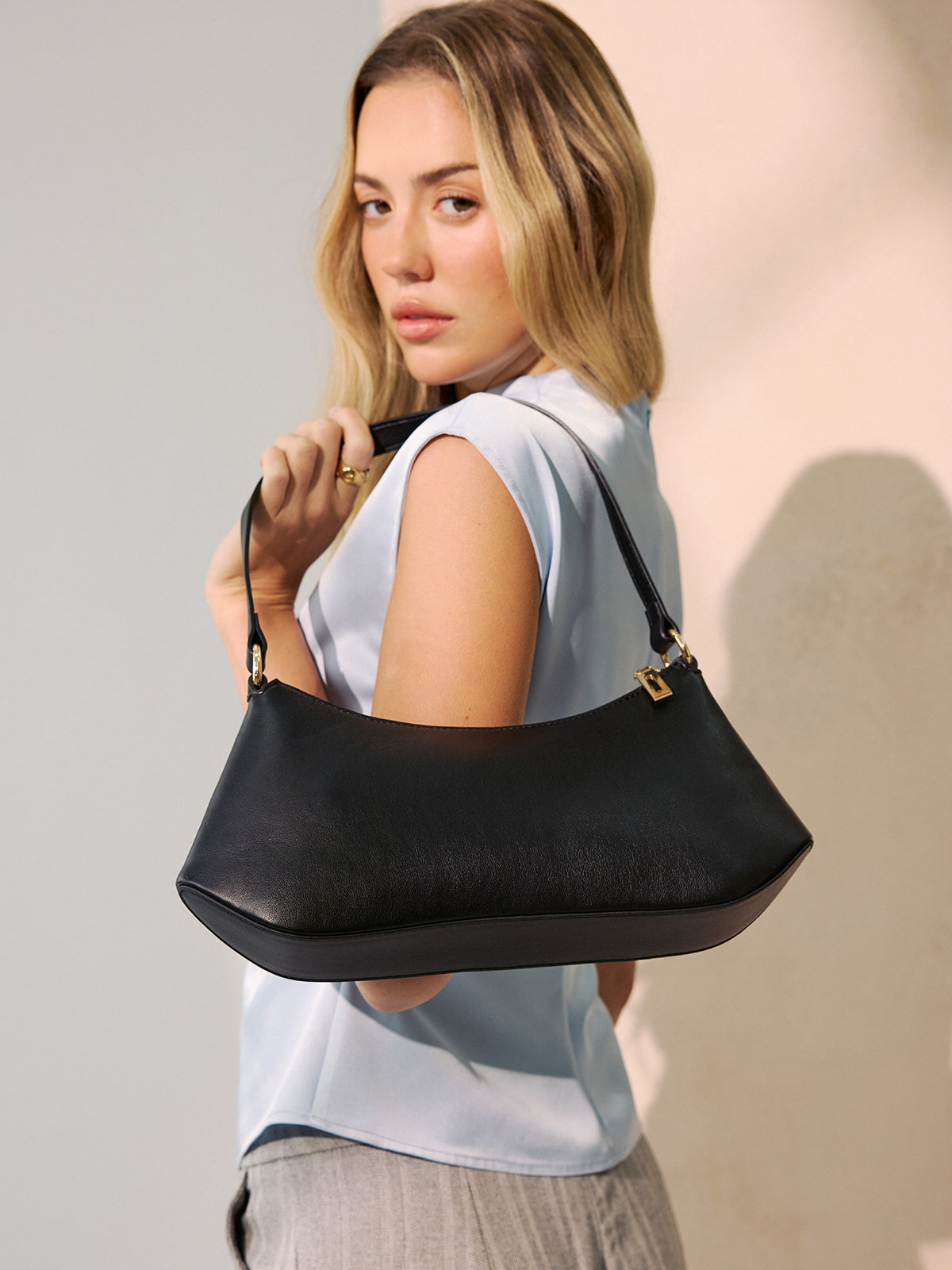 Crescent Underarm Bag-Chicvia