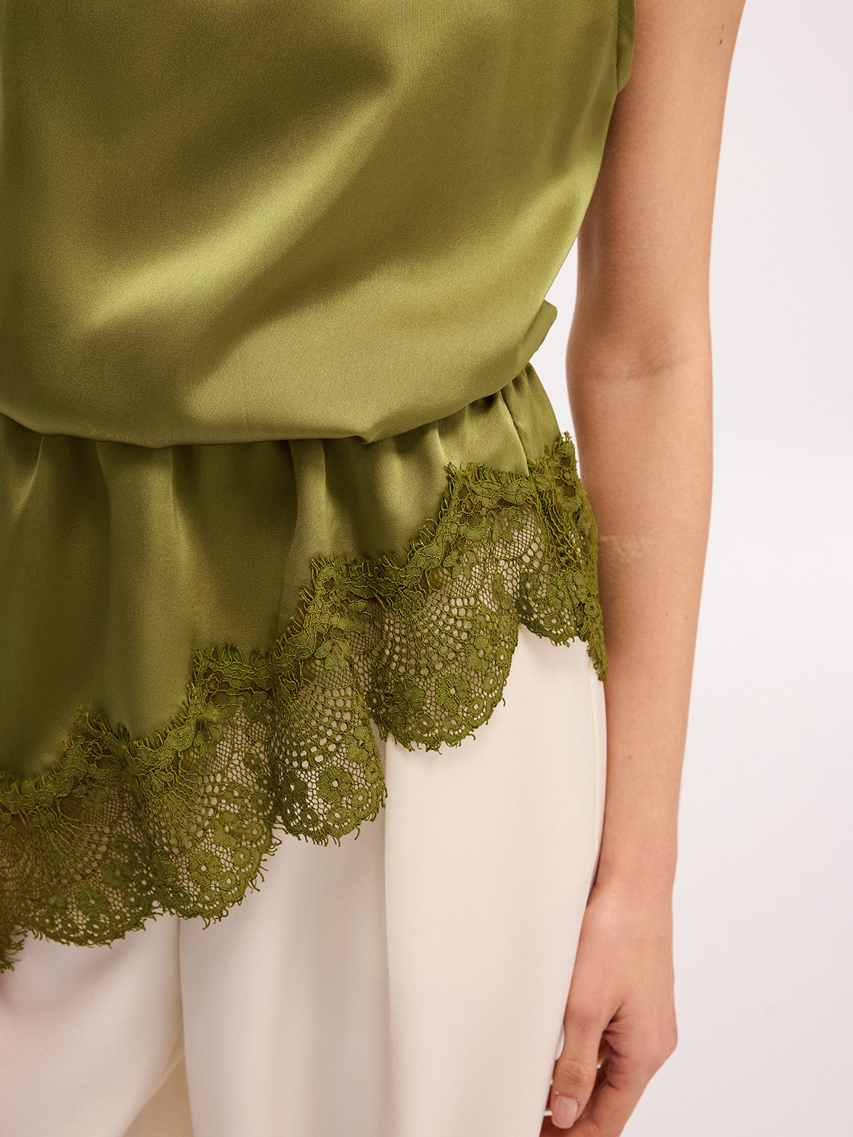 Lace Trim Satin Sleeveless Blouse-Chicvia