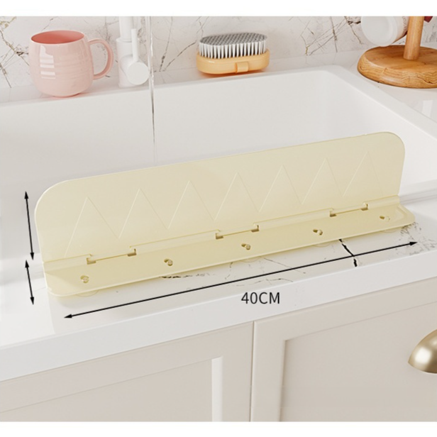 Water tank splash guard