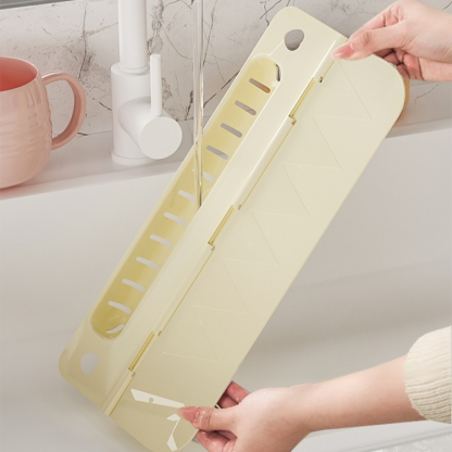 Water tank splash guard