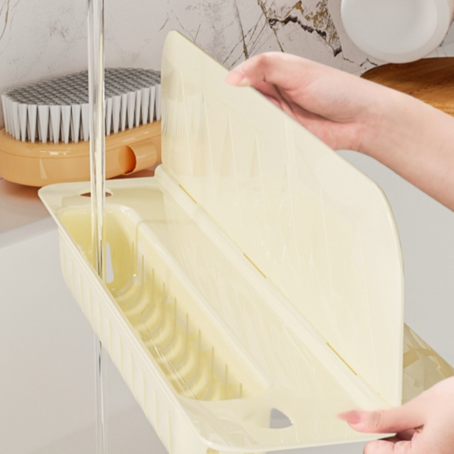 Water tank splash guard