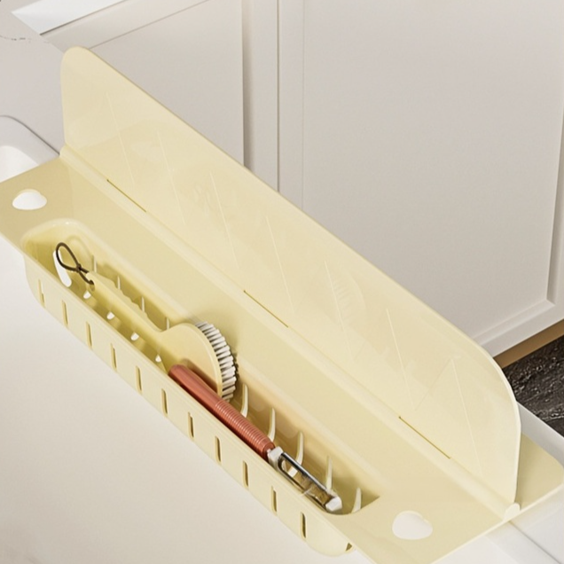 Water tank splash guard