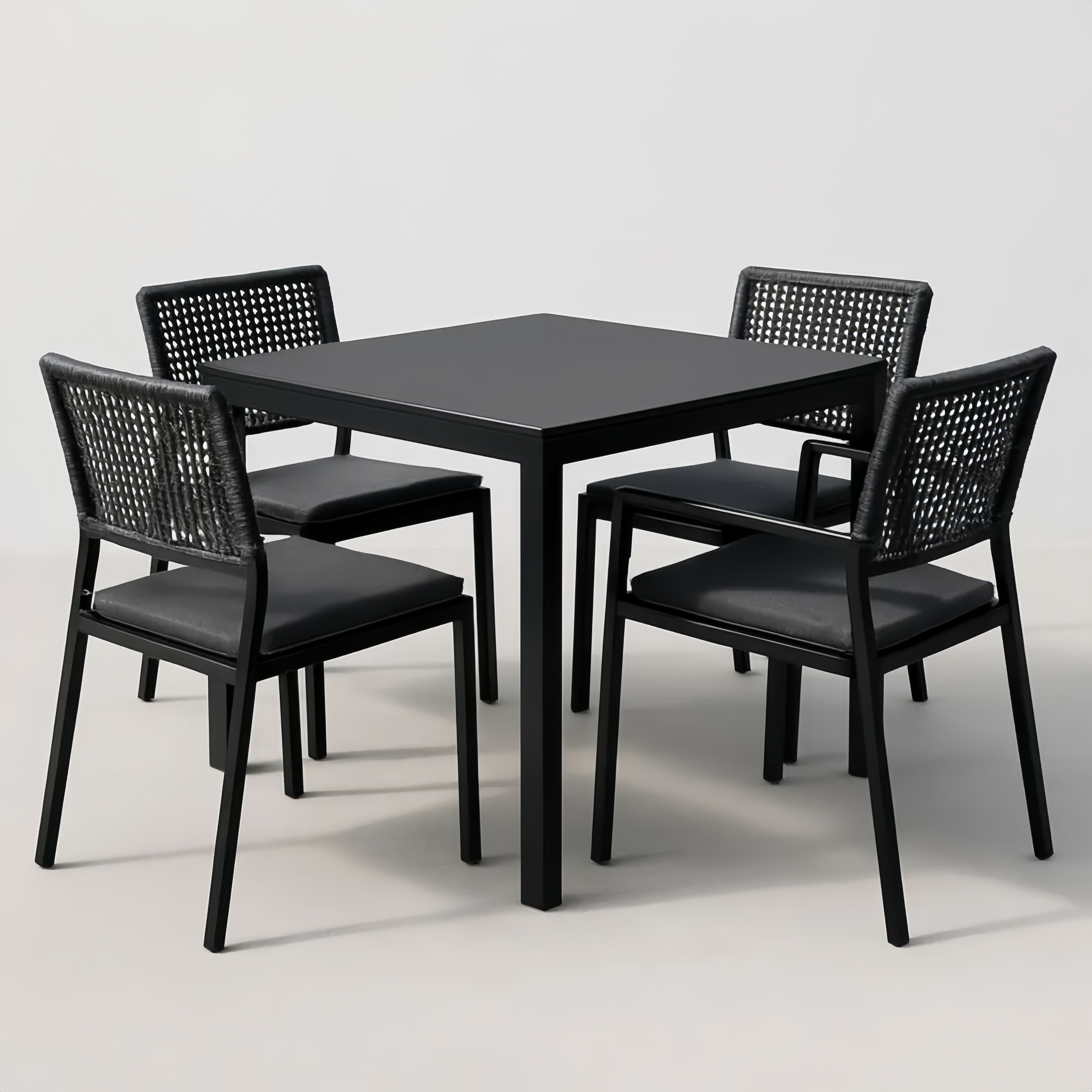 Ensemble de repas carré en aluminium et corde noire