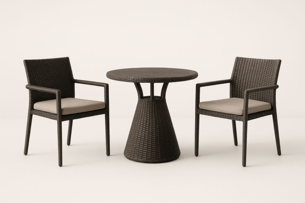 Ensemble de jardin en rotin marron avec coussins beige - Table ronde et 2 chaises