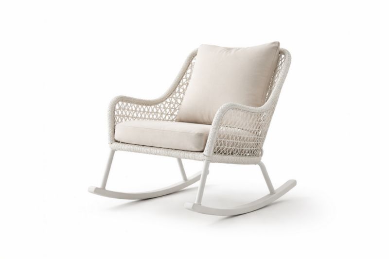 Fauteuil à bascule en résine tressée blanc avec coussins en tissu beige