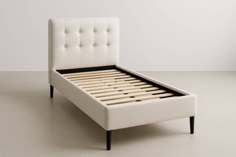 Letto singolo in tessuto bianco con testiera trapuntata