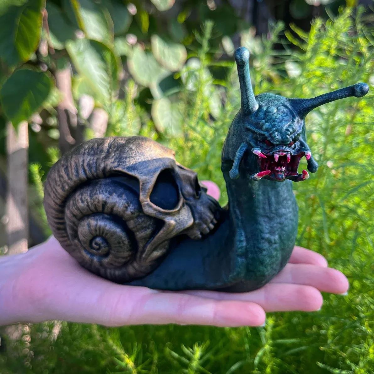 🔥HALLOWEEN PRE SALE💀🐌 BLOODY SNAIL SKULL SCULPTURE