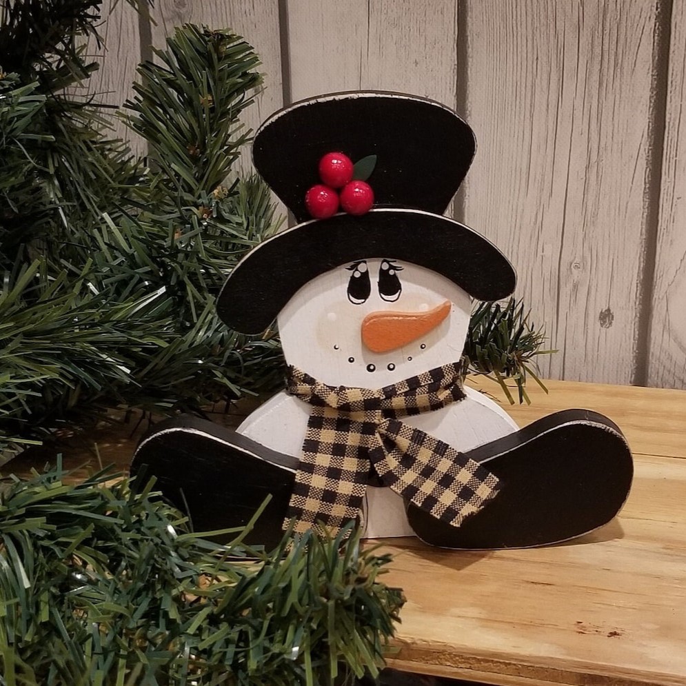 ☃️Winter Wood Sitting Snowman Vertical Pendant