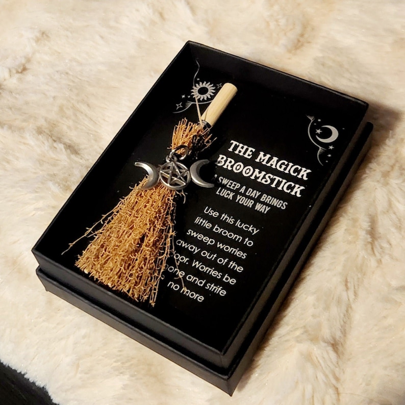 🧹WITCH HAT MINI MAGICK BROOMSTICK🧙‍♀️